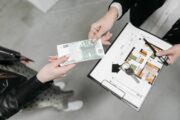 Comment négocier efficacement le prix d'un bien sans braquer le vendeur ?